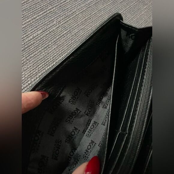 Michael Kors Wallet - Picture 7 of 10